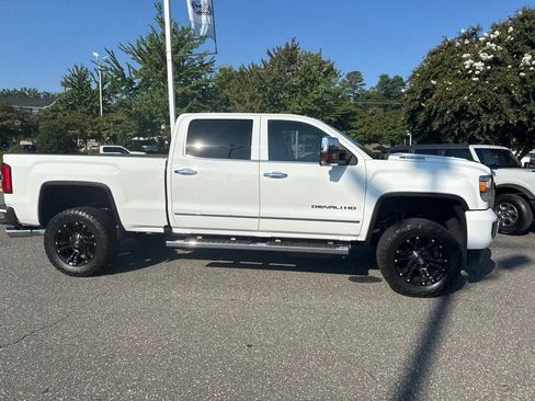 Used 2017 GMC Sierra 2500 Denali w/ Duramax Plus Package AWD/4WD image 5
