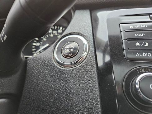 Used 2019 Nissan Rogue SV w/ Sun & Sound Touring Package image 9