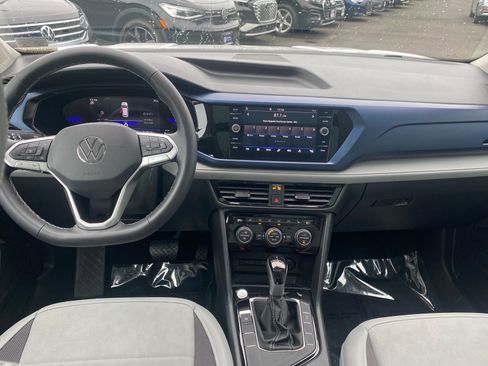 Certified 2024 Volkswagen Taos SE FWD image 12