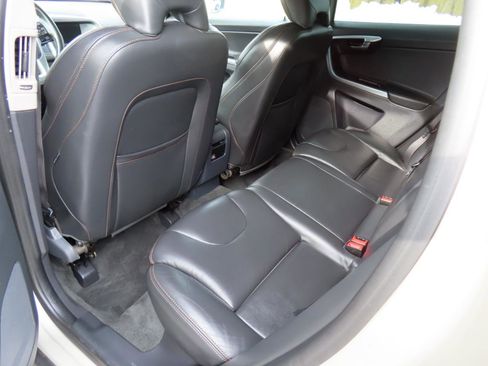 Used 2017 Volvo XC60 T6 Dynamic w/ Advanced Package image 11