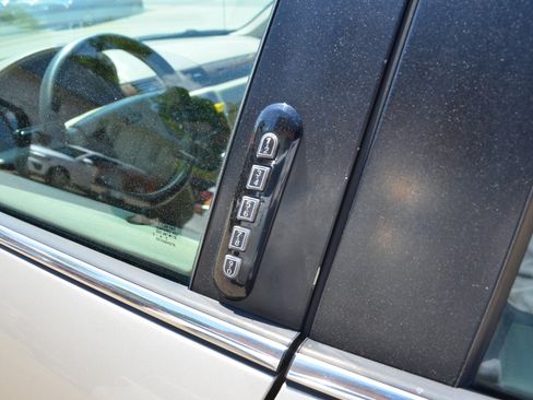 Used 2006 Ford Five Hundred SEL FWD image 11