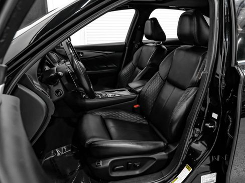 Used 2018 INFINITI Q50 Red Sport 400 w/ Sensory Package (Sport) RWD image 39