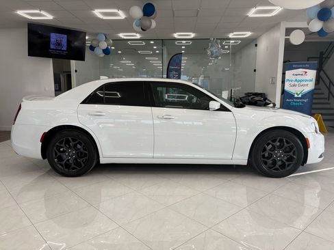 Used 2019 Chrysler 300 S w/ 300S Premium Group image 5