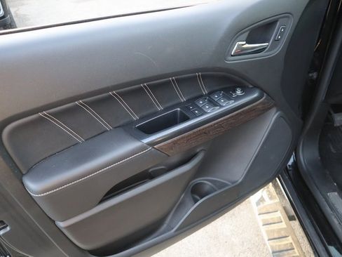 Used 2022 GMC Canyon Denali image 16