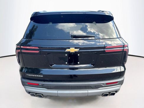 Used 2025 Chevrolet Traverse LT FWD image 4