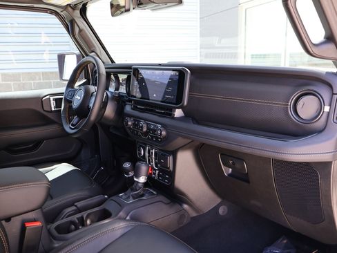 Used 2025 Jeep Wrangler Unlimited Rubicon 392 AWD/4WD image 29