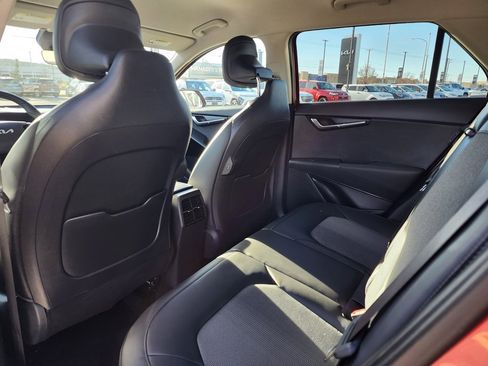Certified 2024 Kia Niro EX image 12
