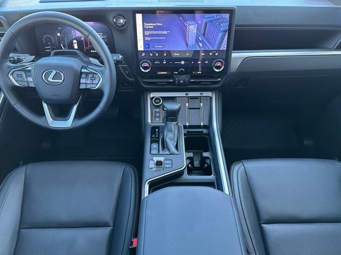 Used 2025 Lexus GX 550 image 16