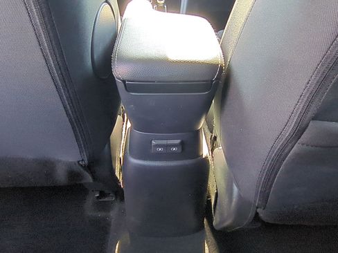 Used 2020 Nissan Kicks SV image 29