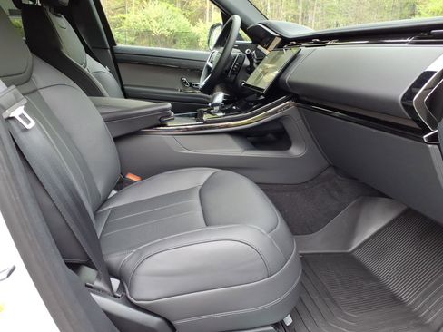 New 2026 Land Rover Range Rover Sport SE AWD/4WD image 3