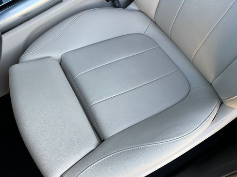 Used 2025 Mercedes-Benz GLA 250 4MATIC image 12