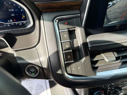 Used 2023 Chevrolet Suburban Premier image 16