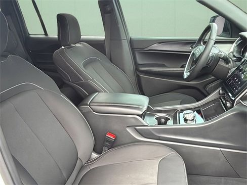 Certified 2025 Jeep Grand Cherokee Laredo X w/ Luxury Tech Group I image 40