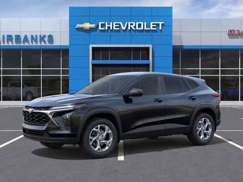 New 2026 Chevrolet Trax LS w/ LS Convenience Package FWD image 2