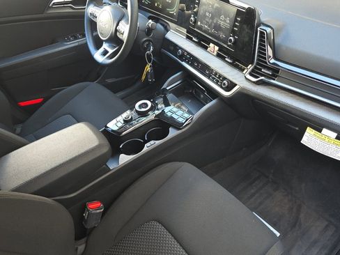 Certified 2025 Kia Sportage LX AWD/4WD image 18
