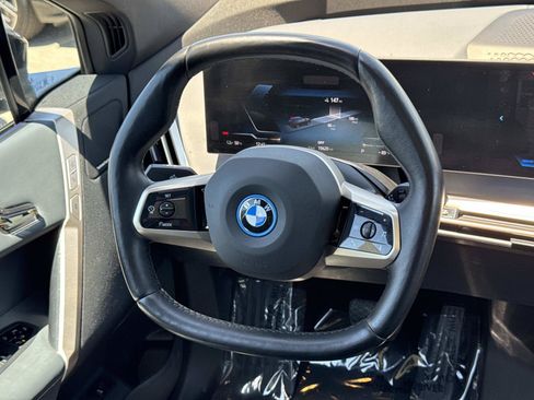 Used 2023 BMW iX xDrive50 w/ Premium Package AWD/4WD image 10