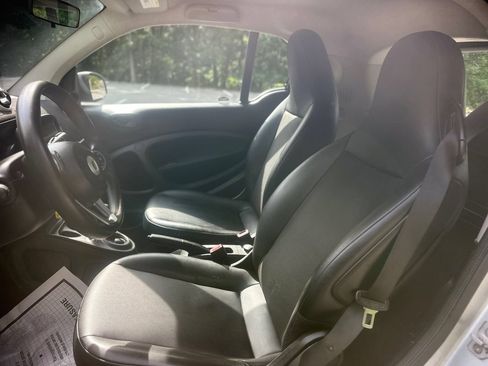 Used 2017 smart fortwo pure RWD image 14