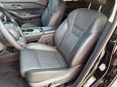 Certified 2025 Nissan Rogue Platinum w/ Platinum Premium Package FWD image 19