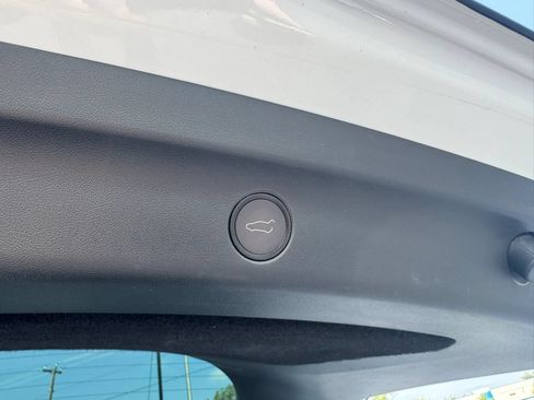 Used 2021 Tesla Model Y Long Range AWD/4WD image 22