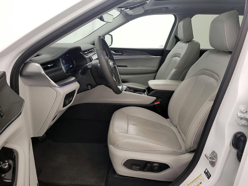 Used 2023 Jeep Grand Cherokee L Overland AWD/4WD image 5