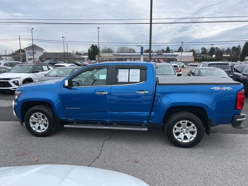 Used 2022 Chevrolet Colorado LT w/ Chrome Appearance Package image 2