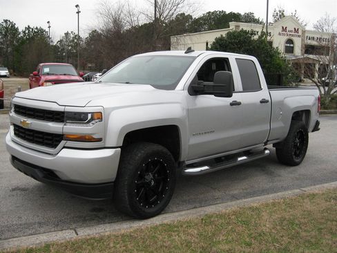 Used 2019 Chevrolet Silverado 1500 Custom w/ Custom Convenience Package image 3
