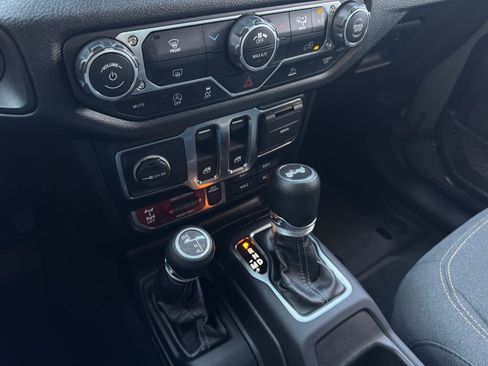 Used 2024 Jeep Wrangler Sport AWD/4WD image 17