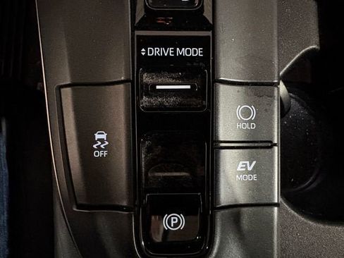 Used 2023 Toyota Crown Limited image 28