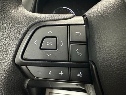 Used 2025 Toyota Sienna LE FWD image 19
