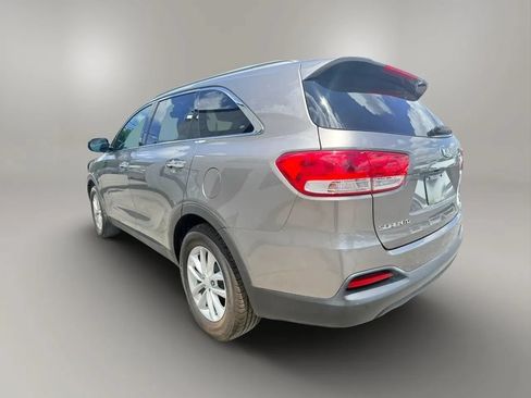 Used 2018 Kia Sorento FWD image 7