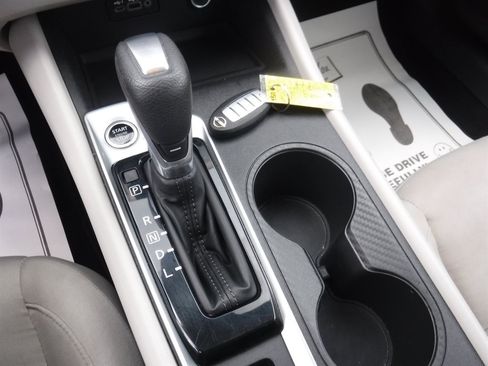 Used 2025 Nissan Altima 2.5 SV AWD/4WD image 11