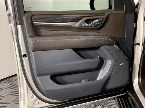 Used 2022 GMC Yukon Denali w/ Denali Premium Package image 25