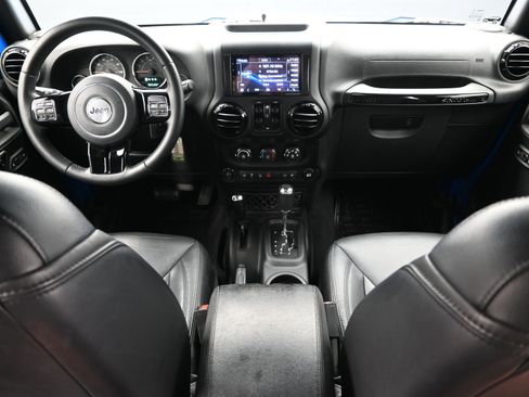 Used 2015 Jeep Wrangler Unlimited Sahara image 14