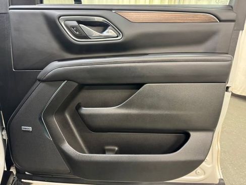 Used 2023 Chevrolet Suburban High Country AWD/4WD image 46