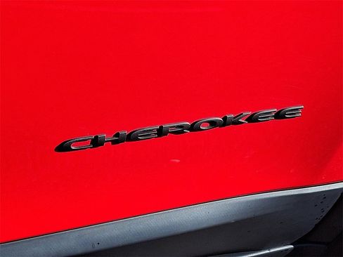 Used 2019 Jeep Cherokee Trailhawk image 33