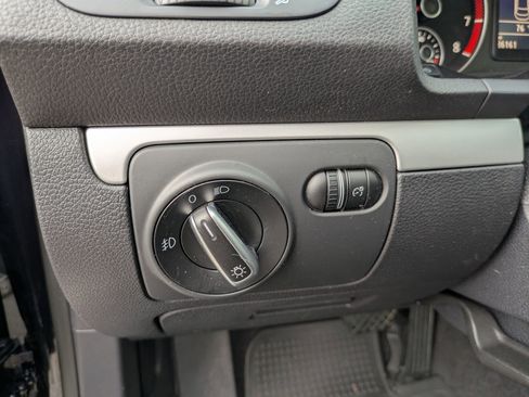 Used 2013 Volkswagen Eos Komfort FWD image 16