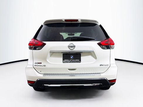 Used 2017 Nissan Rogue SV w/ SV Premium Package image 6