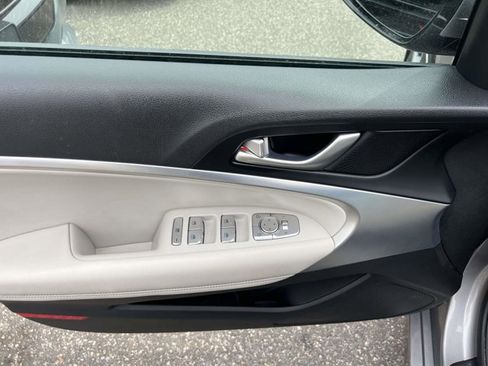 Used 2024 Genesis G70 2.5T RWD image 15