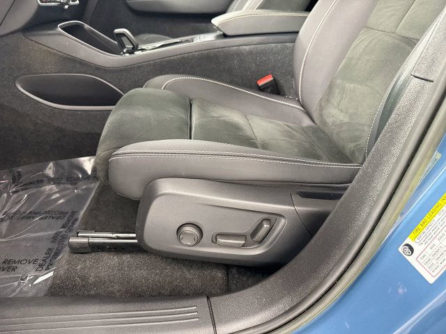 Used 2023 Volvo XC40 Recharge Plus AWD/4WD image 21