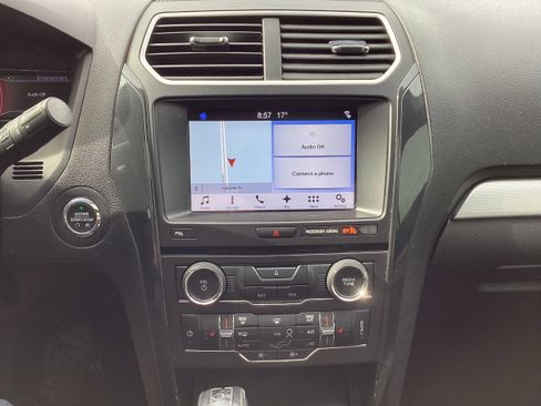 Used 2017 Ford Explorer XLT w/ XLT Appearance Package AWD/4WD image 21