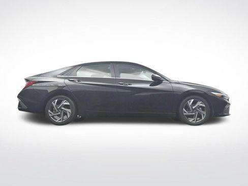 Used 2025 Hyundai Elantra Limited FWD image 40