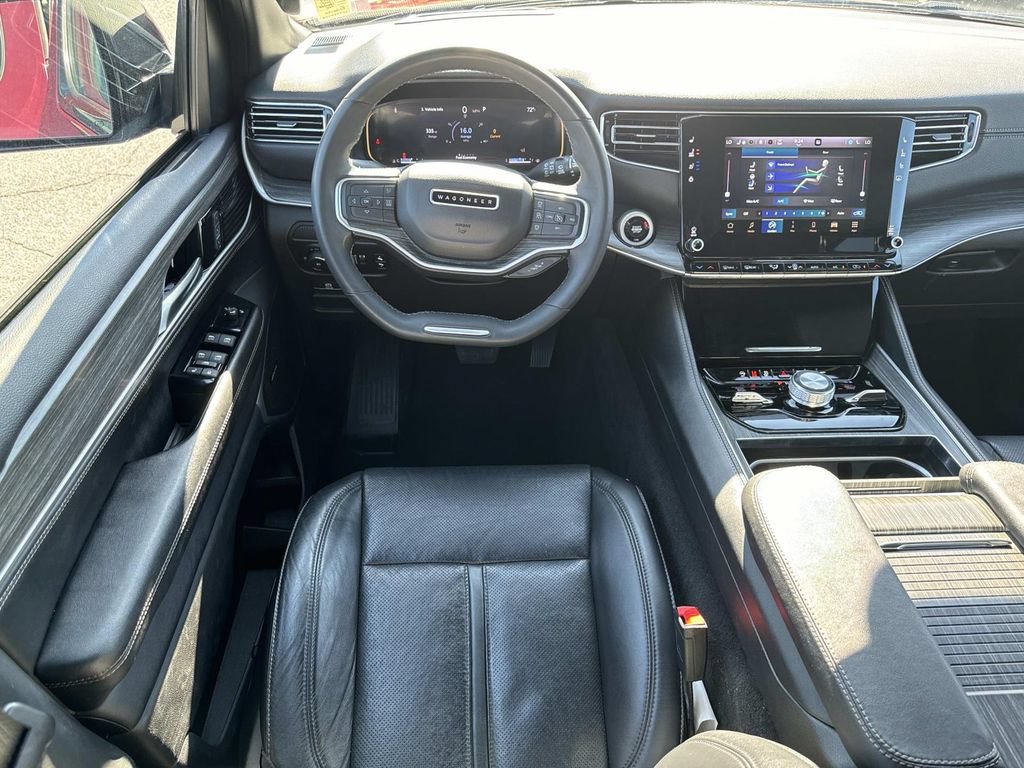 Used 2024 Jeep Wagoneer L Series III w/ Flexible Seating Group AWD/4WD image 15