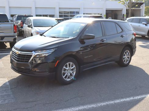 Used 2023 Chevrolet Equinox LS w/ LS Convenience Package FWD image 5