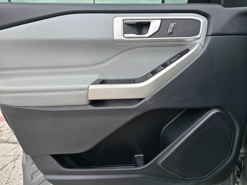 Used 2021 Ford Explorer XLT w/ Equipment Group 202A image 8