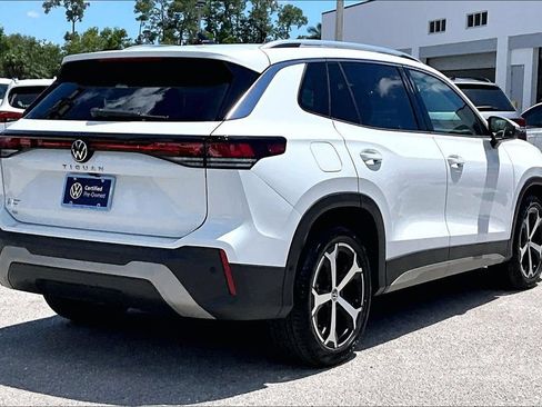Certified 2026 Volkswagen Tiguan SE w/ Panoramic Sunroof Package FWD image 5