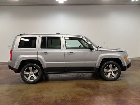 Used 2017 Jeep Patriot High Altitude AWD/4WD image 23