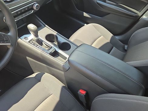 Used 2025 Nissan Altima 2.5 SV FWD image 19