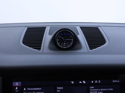 Certified 2025 Porsche Macan AWD/4WD image 26