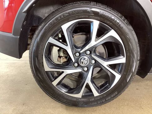 Used 2020 Toyota C-HR XLE FWD image 36