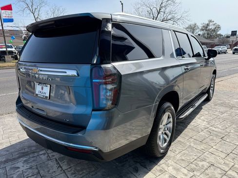 Used 2022 Chevrolet Suburban LT RWD image 4